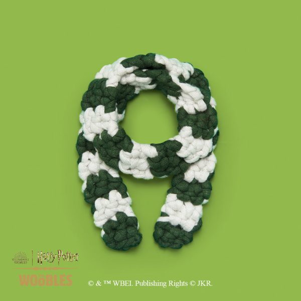 93SCF-GN-SlytherinScarf-PF-YGP11-RET_bdbcb58b-c1f3-4d56-bfc1-3219b36ce407-1