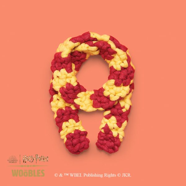 93SCF-RD-GryffindorScarf-PF-RWT3-RET_25017a2d-6749-4115-ac96-9861e1a59977-1