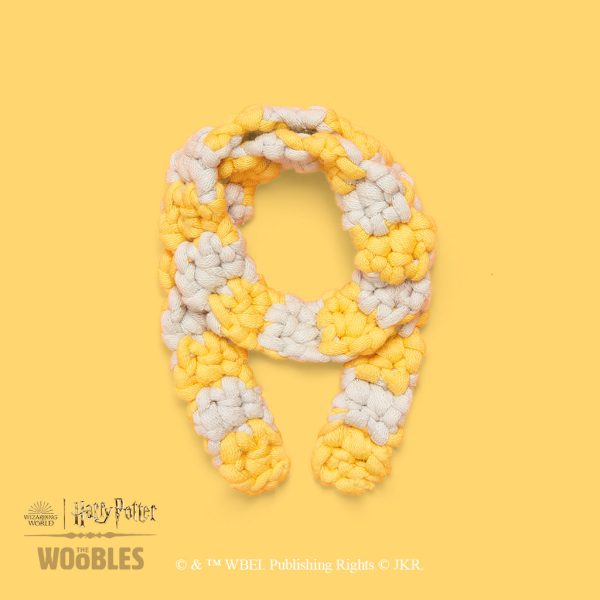 93SCF-YL-HufflepuffScarf-PF-YOT2-RET_4d802137-91c5-452a-bc88-233f09fbb22b-1